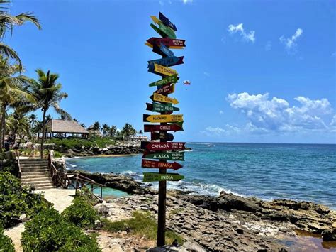 A guide to getting around Xcaret Park .